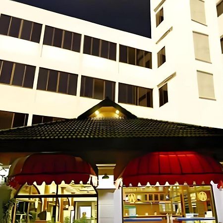 Super Oyo 1096 Winner Inn Hotel Chiang Mai Exterior foto