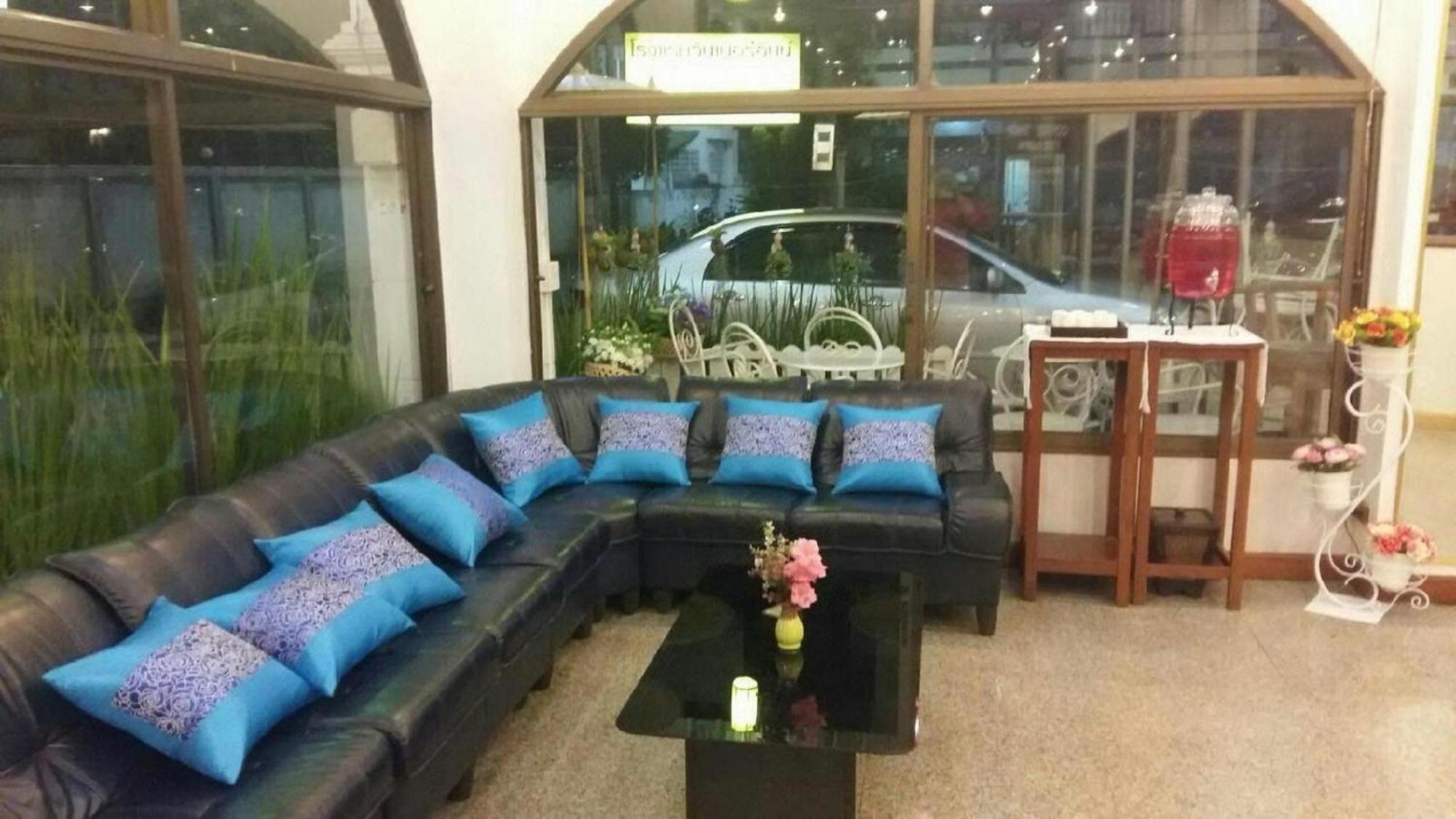 Super Oyo 1096 Winner Inn Hotel Chiang Mai Exterior foto