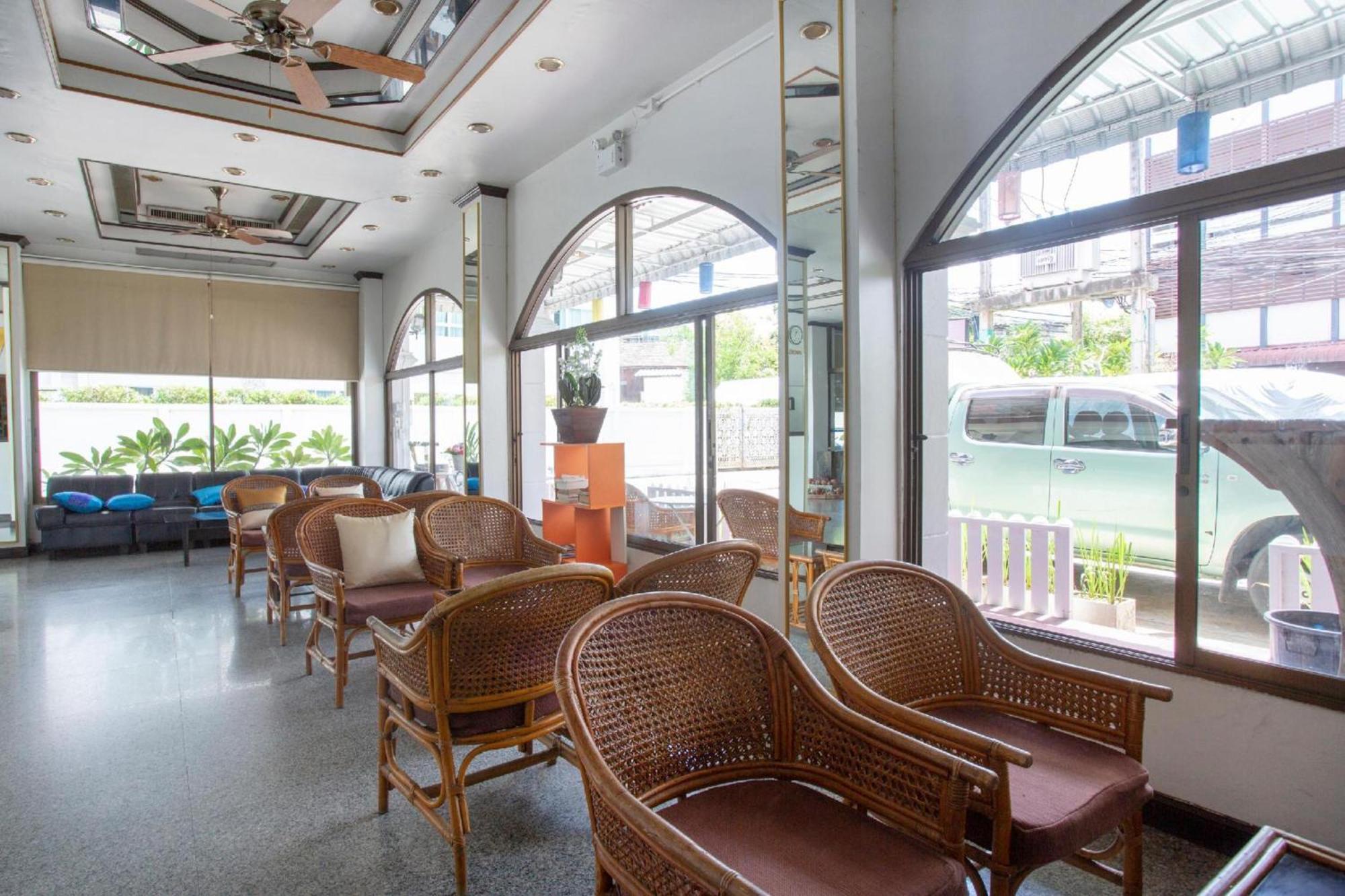 Super Oyo 1096 Winner Inn Hotel Chiang Mai Exterior foto